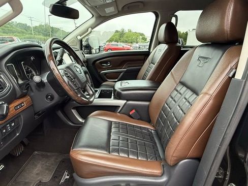 Used 2018 Nissan Titan Platinum Reserve w/ Platinum Utility Package image 15