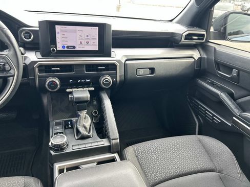 Used 2025 Toyota 4Runner SR5 AWD/4WD image 23
