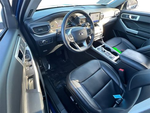 Used 2020 Ford Explorer XLT w/ Equipment Group 202A image 7