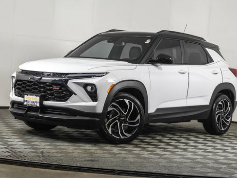 Used 2024 Chevrolet TrailBlazer RS w/ Convenience Package FWD image 2