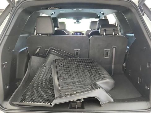 Used 2023 Chevrolet Traverse RS FWD image 19