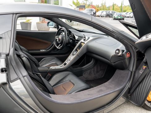 Used 2012 McLaren MP4-12C Coupe RWD image 26
