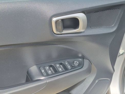 Used 2025 Hyundai Venue SEL FWD image 13