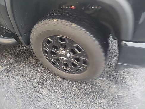 Used 2023 Chevrolet Silverado 2500 LT w/ Midnight Edition image 5