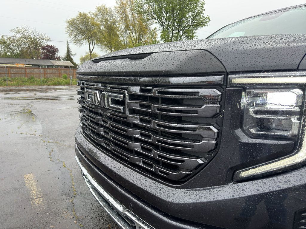 Used 2022 GMC Sierra 1500 Denali Ultimate AWD/4WD image 5