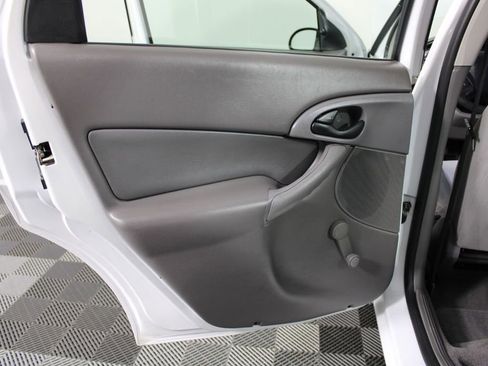 Used 2002 Ford Focus LX image 18
