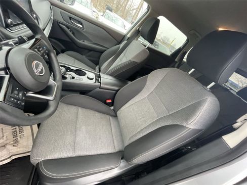 Used 2022 Nissan Rogue SV image 14