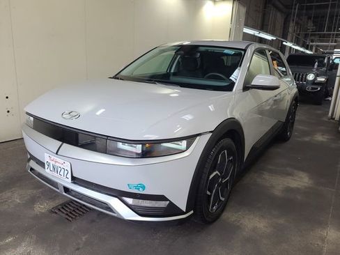 Used 2024 Hyundai Ioniq 5 SEL image 2