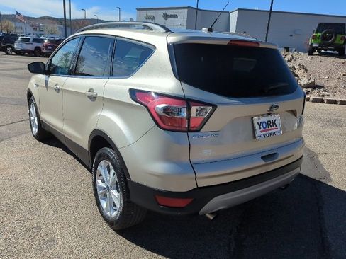 Used 2017 Ford Escape SE w/ Equipment Group 201A image 6