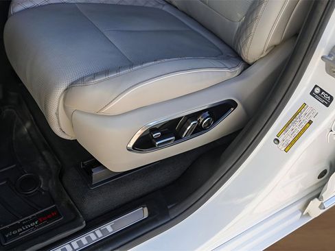 Used 2023 Jeep Grand Cherokee Summit w/ Luxury Tech Group V image 8