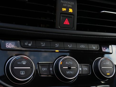 Used 2021 Volkswagen Jetta SE image 27