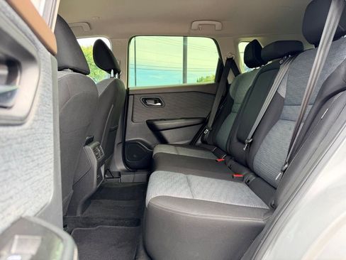 Used 2023 Nissan Rogue SV FWD image 15