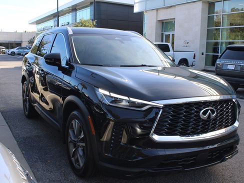 Certified 2025 INFINITI QX60 Luxe image 3
