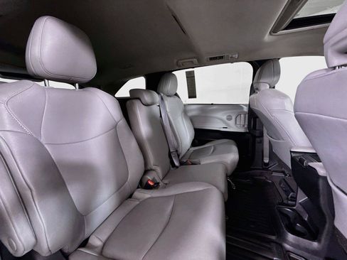Certified 2025 Toyota Sienna XLE FWD image 41