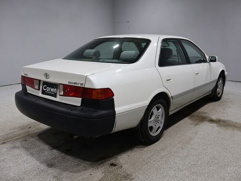 Used 2001 Toyota Camry LE image 2
