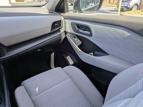 Used 2023 Nissan Rogue SV AWD/4WD image 18