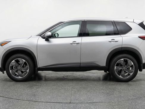 Used 2025 Nissan Rogue SV FWD image 5