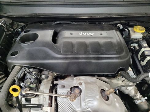 Used 2019 Jeep Cherokee Limited AWD/4WD image 30