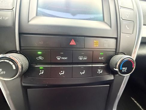 Used 2015 Toyota Camry SE FWD image 15
