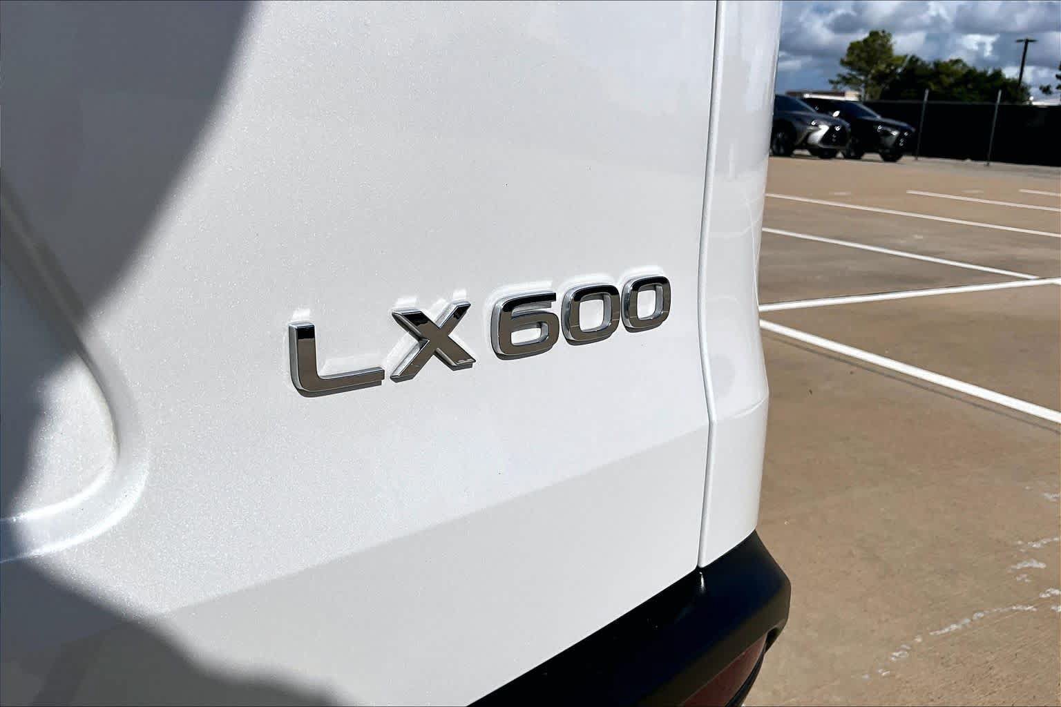 Used 2025 Lexus LX 600 4WD w/ Accessory Package (2T) image 10