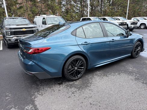 Used 2025 Toyota Camry SE FWD image 10