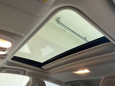 Used 2025 Subaru Crosstrek 2.0i Premium image 11