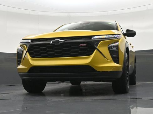 Used 2024 Chevrolet Trax RS w/ Sunroof Package FWD image 30