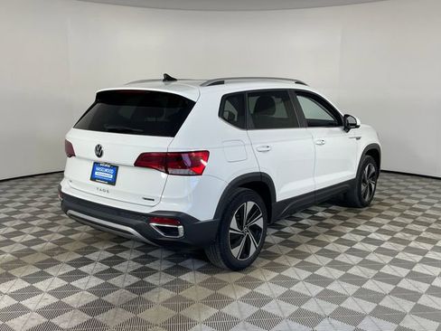Used 2023 Volkswagen Taos SE w/ Panoramic Sunroof Package AWD/4WD image 16