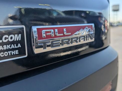 Used 2019 GMC Acadia SLT AWD/4WD image 10