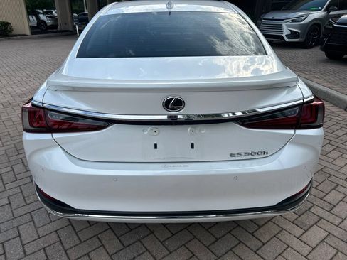 Used 2024 Lexus ES 300h w/ Premium Package FWD image 4