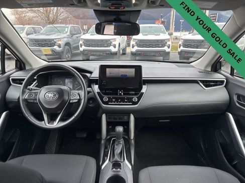 Used 2025 Toyota Corolla Cross LE image 13