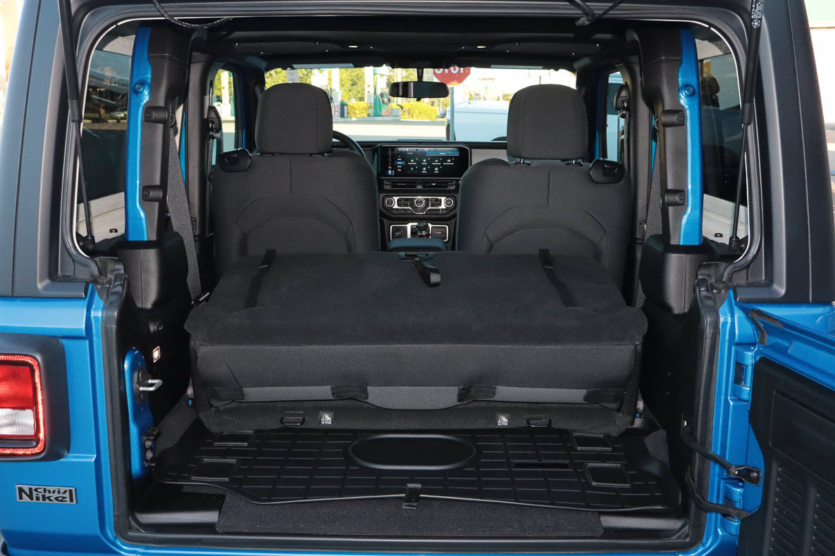 Used 2025 Jeep Wrangler Sport AWD/4WD image 8