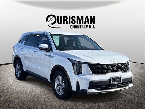 Used 2024 Kia Sorento LX image 1