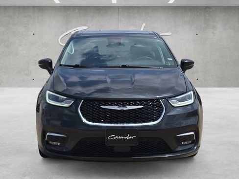Used 2023 Chrysler Pacifica Touring-L FWD image 18