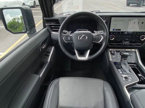 Used 2024 Lexus GX 550 w/ Accessory Package (2T) AWD/4WD image 23