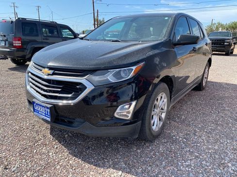 Used 2018 Chevrolet Equinox LS FWD image 2