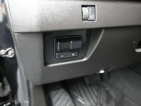 Used 2023 Chevrolet Colorado LT w/ LT Convenience Package II RWD image 13