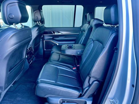 Used 2023 Jeep Wagoneer L Series III w/ Preferred Equipment Group image 32