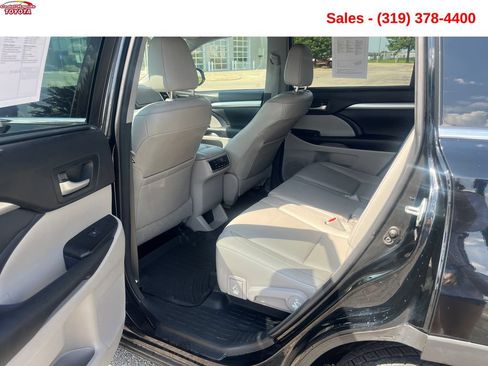 Used 2014 Toyota Highlander XLE AWD/4WD image 18
