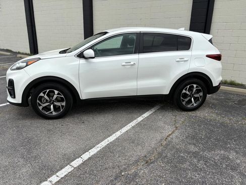 Used 2022 Kia Sportage LX image 2