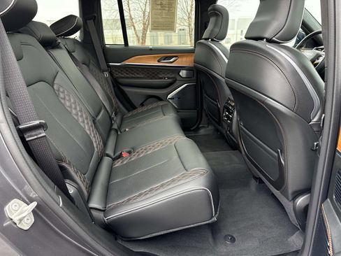 Used 2023 Jeep Grand Cherokee Summit image 20