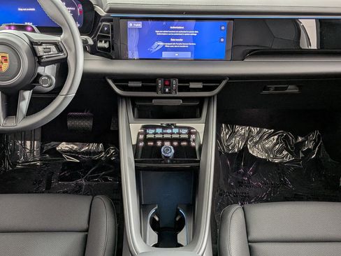 New 2026 Porsche Macan Electric RWD image 20