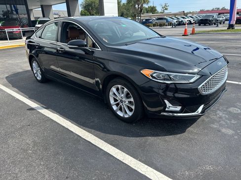 Used 2020 Ford Fusion Energi Titanium FWD image 6