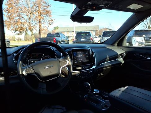 Used 2023 Chevrolet Traverse RS image 13