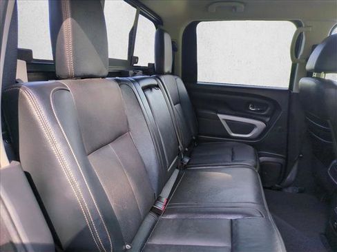Used 2018 Nissan Titan SL AWD/4WD image 19