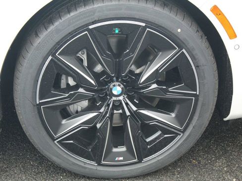Used 2026 BMW 740i xDrive w/ Premium Package AWD/4WD image 12
