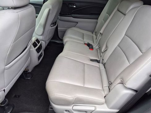 Used 2022 Honda Pilot Touring image 10