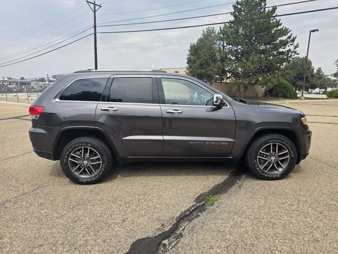 Used 2017 Jeep Grand Cherokee Limited AWD/4WD image 9