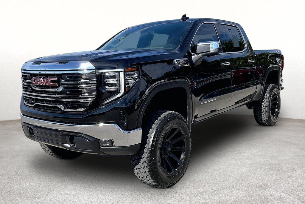 Used 2025 GMC Sierra 1500 SLT AWD/4WD image 13