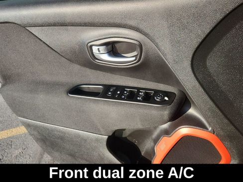 Used 2020 Jeep Renegade Latitude image 10